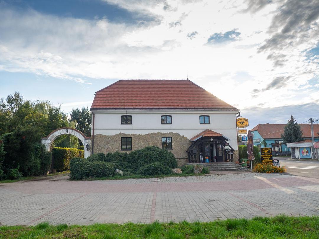 Penzion Horse Farm Lechovice エクステリア 写真
